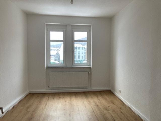 Etagenwohnung Aue-Bad Schlema Bad Schlema - 4 Zimmer, 122 m&sup2;, 665&euro; | Angebot:25141483