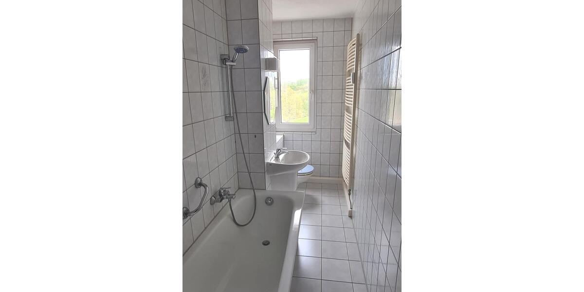 Etagenwohnung Zwickau Auerbach - 3 Zimmer, 62 m&sup2;, 330&euro; | Angebot:25883515