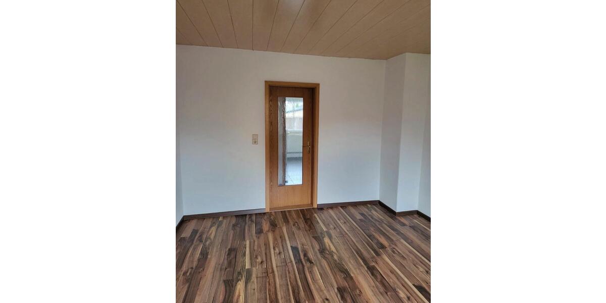 Hochparterre Oberlungwitz - 2 Zimmer, 50 m&sup2;, 285&euro; | Angebot:25806538