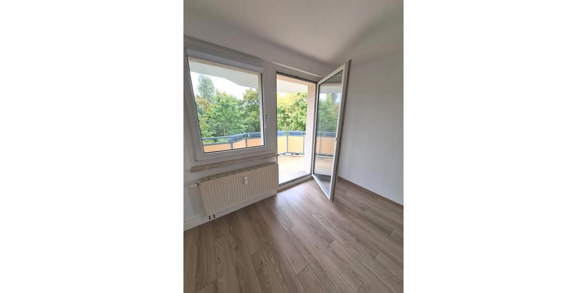 Etagenwohnung Zwickau Auerbach - 3 Zimmer, 62 m&sup2;, 330&euro; | Angebot:25883515