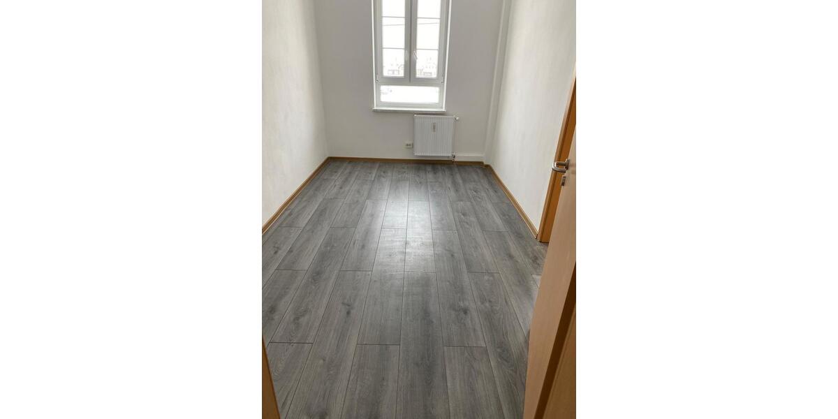 Etagenwohnung Glauchau - 4 Zimmer, 82 m&sup2;, 470&euro; | Angebot:24312491