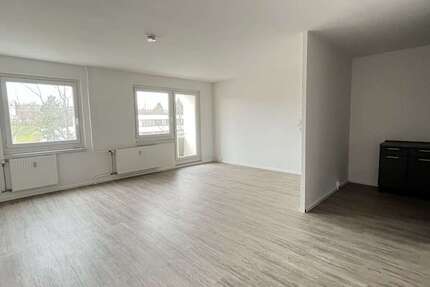 Wohnung Zwickau Neuplanitz - 3 Zimmer, 70 m&sup2;, 369&euro; | Angebot:23828255