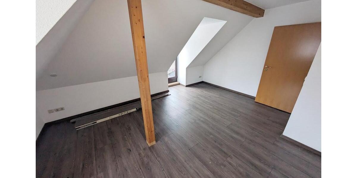 Dachgeschoßwohnung Zwickau - 3 Zimmer, 88 m&sup2;, 560&euro; | Angebot:25945689