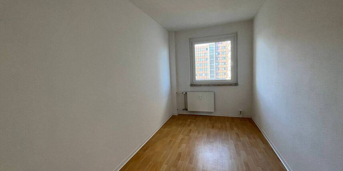 Etagenwohnung Zwickau Pölbitz - 4 Zimmer, 90 m&sup2;, 449&euro; | Angebot:25997843