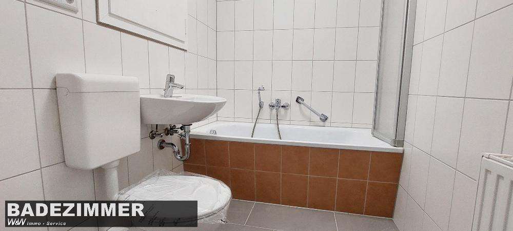 Etagenwohnung Zwickau Neuplanitz - 4 Zimmer, 70 m&sup2;, 349&euro; | Angebot:25248319