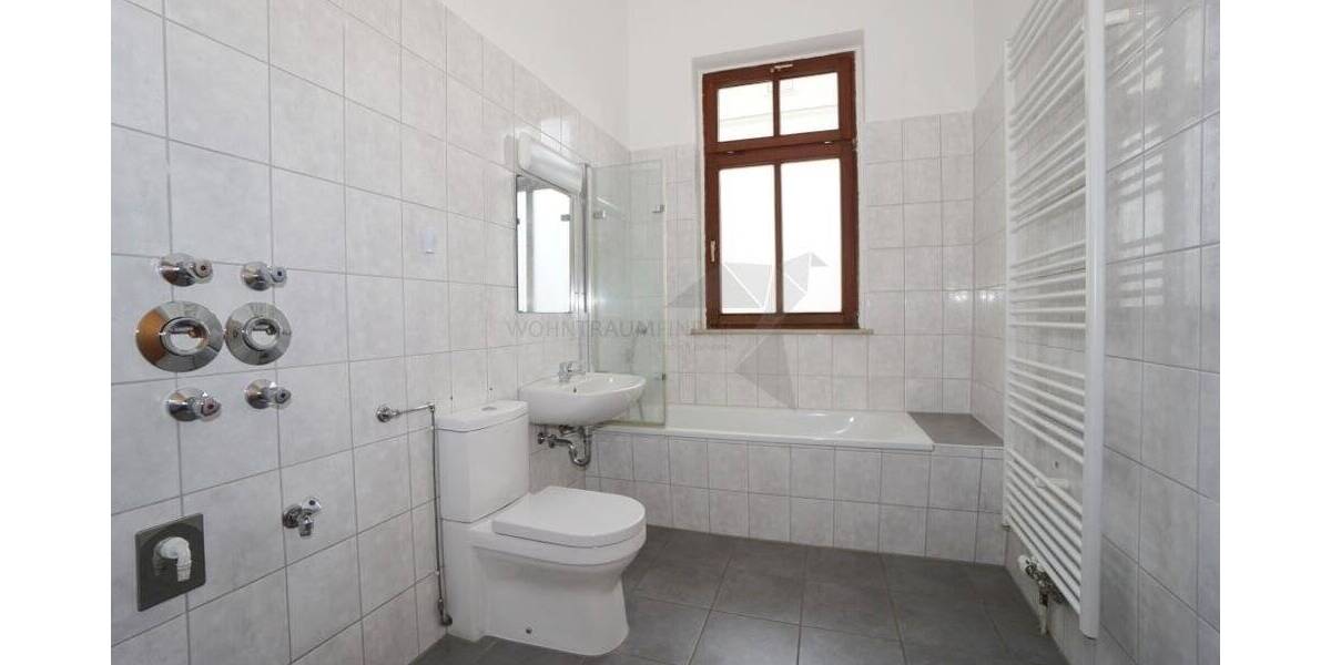 Etagenwohnung Zwickau Innenstadt - 2 Zimmer, 63 m&sup2;, 379&euro; | Angebot:25681412