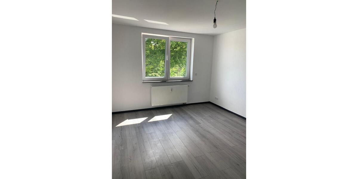 Etagenwohnung Meerane - 3 Zimmer, 82 m&sup2;, 610&euro; | Angebot:24766854