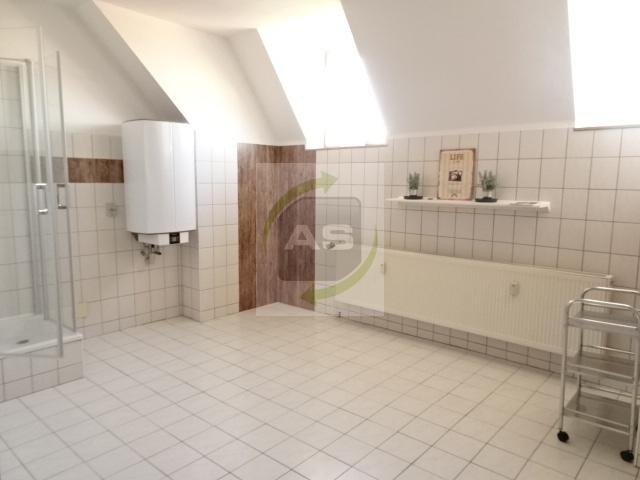 Dachgeschoßwohnung Zwickau - 3 Zimmer, 107 m&sup2;, 750&euro; | Angebot:22591271