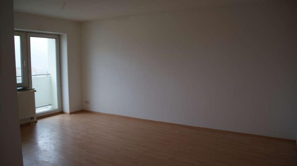 Etagenwohnung Meerane - 2 Zimmer, 63 m&sup2;, 320&euro; | Angebot:23875292