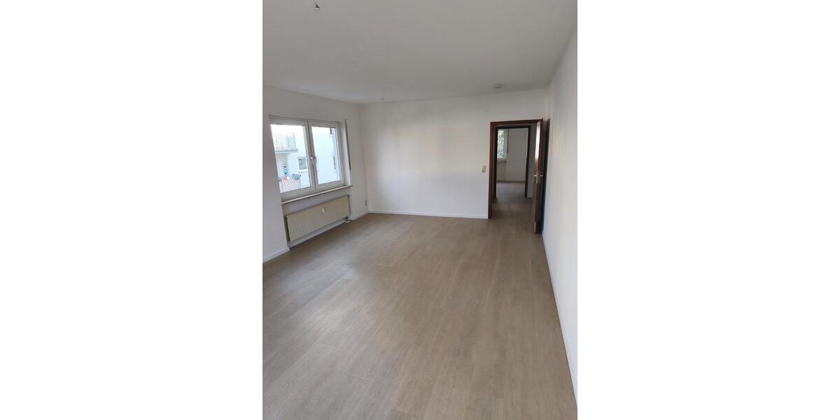 Etagenwohnung Glauchau - 2 Zimmer, 64 m&sup2;, 380&euro; | Angebot:24493210