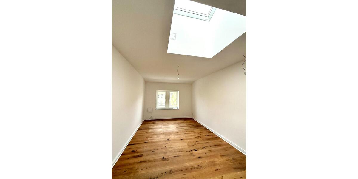 Dachgeschoßwohnung Limbach-Oberfrohna Oberfrohna - 4.5 Zimmer, 150 m&sup2;, 1.372&euro; | Angebot:25499849