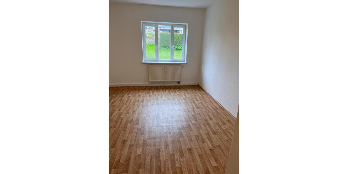 Etagenwohnung Glauchau - 3 Zimmer, 64 m&sup2;, 370&euro; | Angebot:24487629