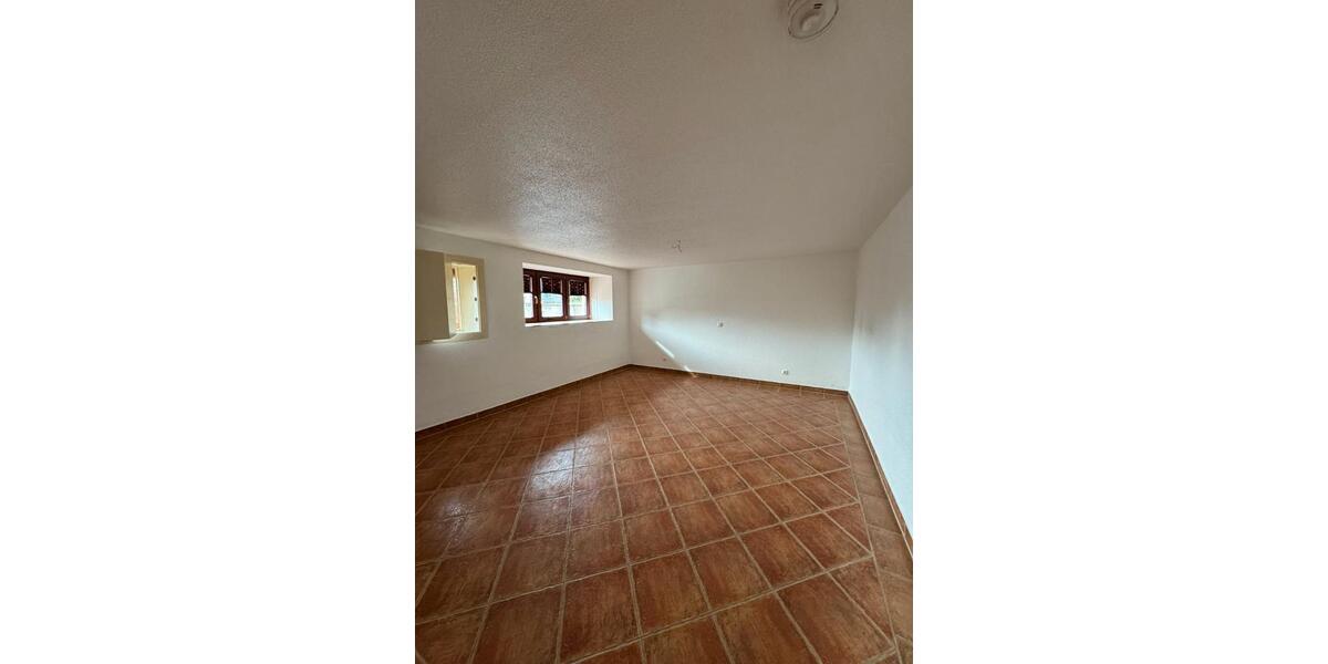 Erdgeschoßwohnung Reichenbach im Vogtland - 2 Zimmer, 83 m&sup2;, 414&euro; | Angebot:25907379