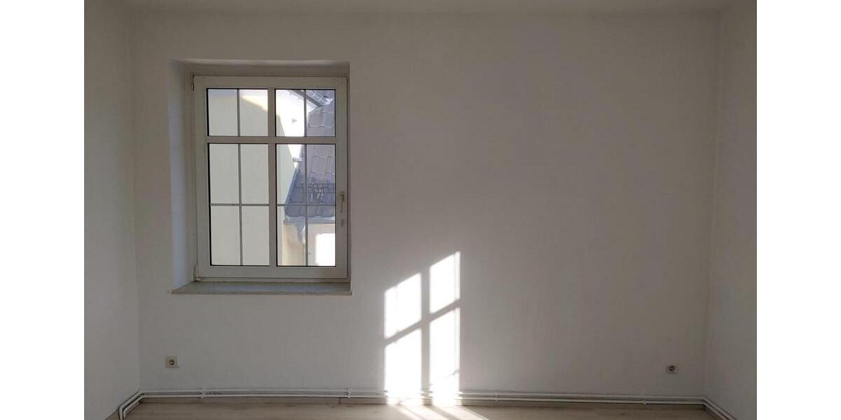 Etagenwohnung Glauchau - 1 Zimmer, 33 m&sup2;, 200&euro; | Angebot:24487631