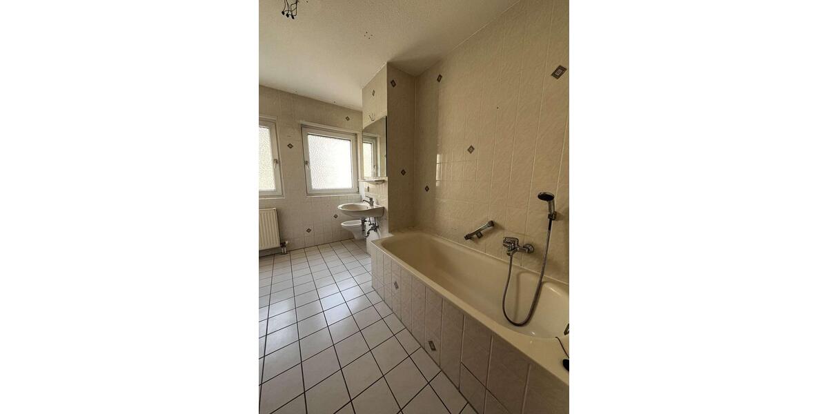 Etagenwohnung Zwickau - 2 Zimmer, 76 m&sup2;, 497&euro; | Angebot:24687808