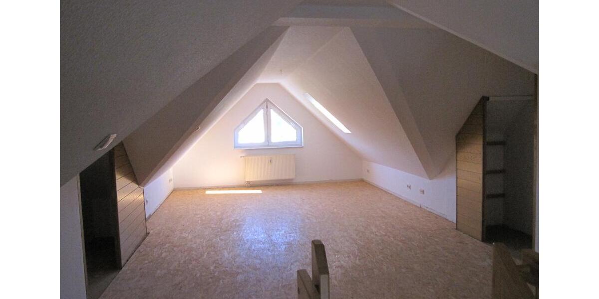 Dachgeschoßwohnung Ronneburg - 5 Zimmer, 138 m&sup2;, 700&euro; | Angebot:25178918