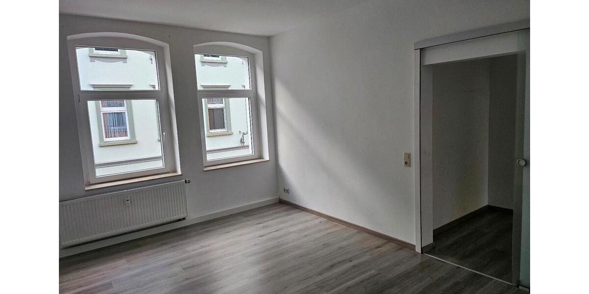 Etagenwohnung Greiz - 2 Zimmer, 77 m&sup2;, 430&euro; | Angebot:25792969