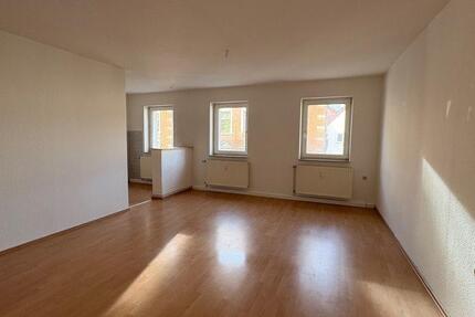 Wohnung Zwickau Neuplanitz - 2.5 Zimmer, 75 m&sup2;, 335&euro; | Angebot:11727134