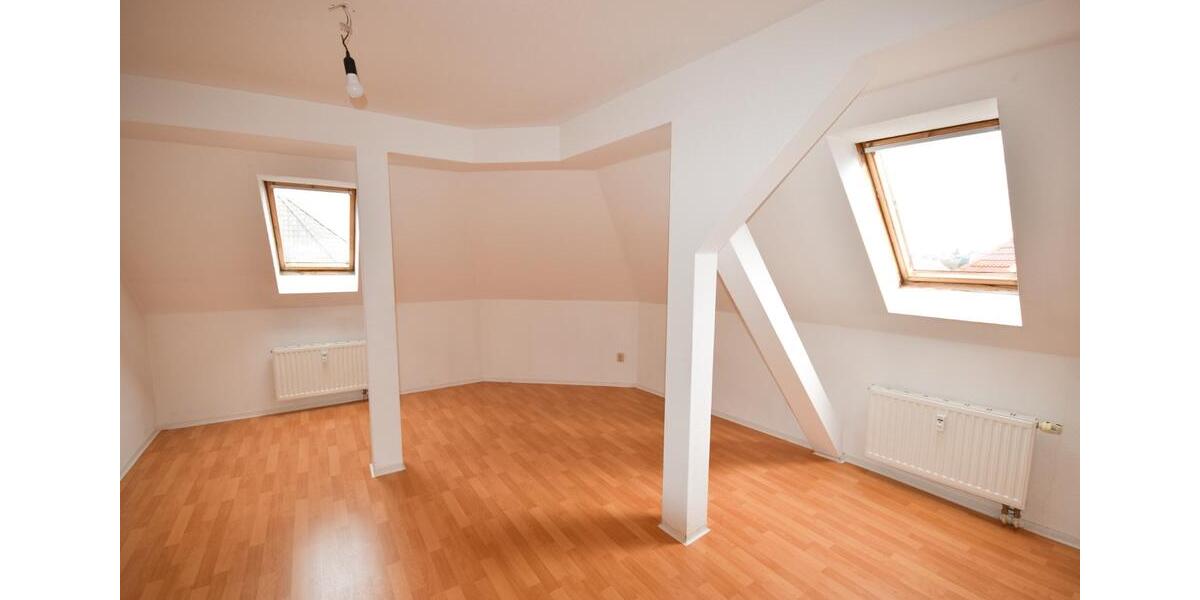 Dachgeschoßwohnung Zwickau Neuplanitz - 2 Zimmer, 70 m&sup2;, 395&euro; | Angebot:25223106