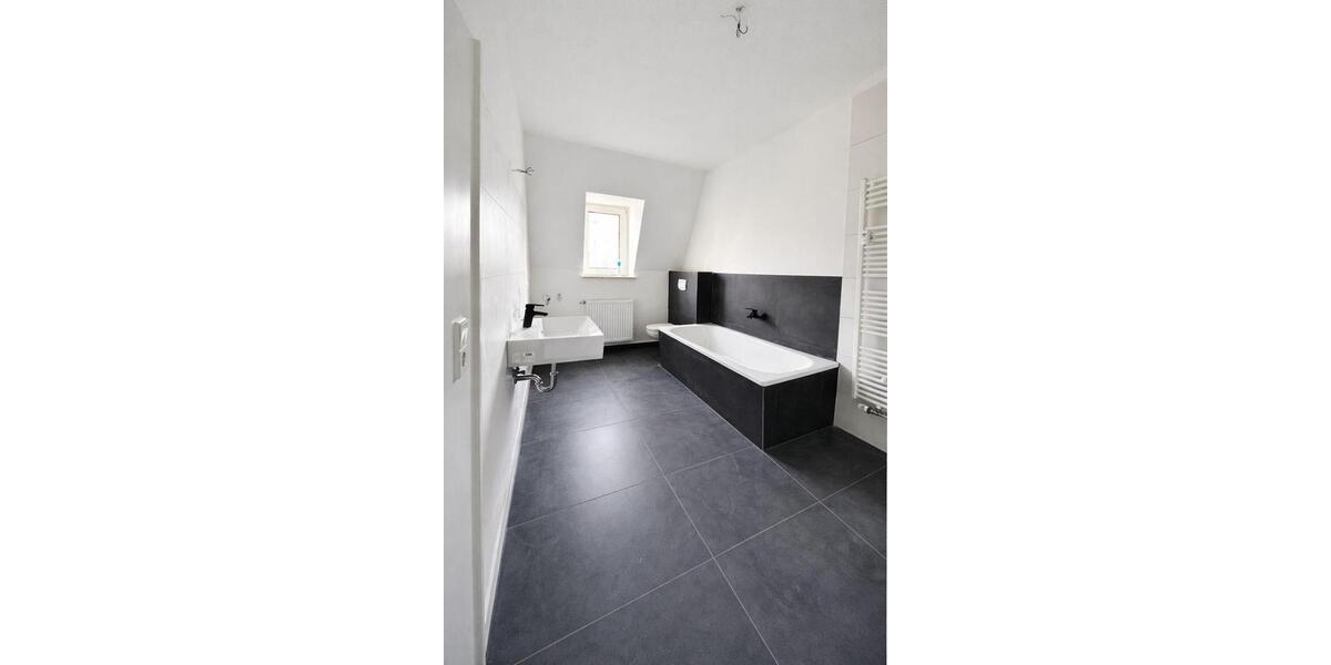 Dachgeschoßwohnung Meerane - 3 Zimmer, 71 m&sup2;, 575&euro; | Angebot:25306550