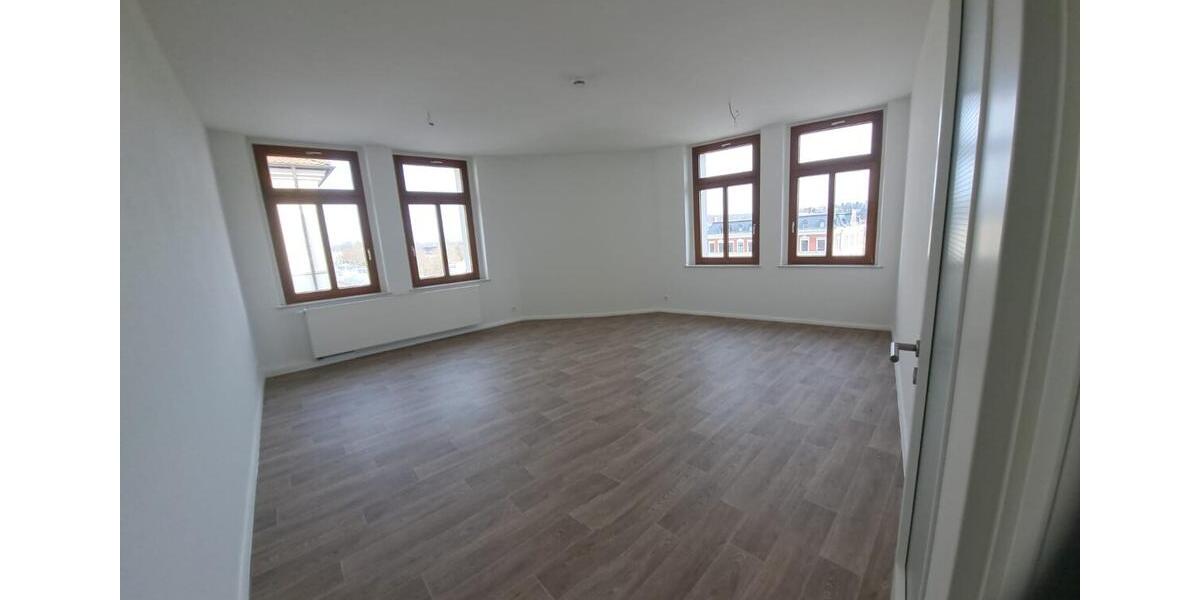 Etagenwohnung Meerane - 3 Zimmer, 120 m&sup2;, 660&euro; | Angebot:25855294