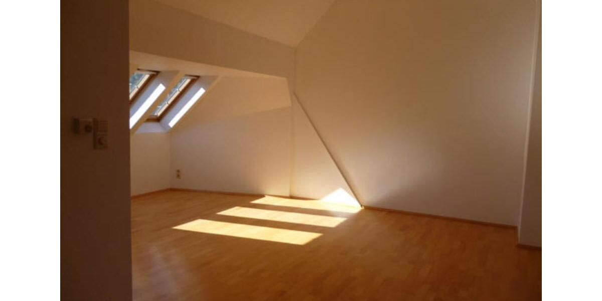 Dachgeschoßwohnung Aue-Bad Schlema Bad Schlema - 5 Zimmer, 157 m&sup2;, 680&euro; | Angebot:25639195