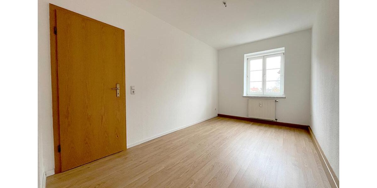 Etagenwohnung Glauchau - 3 Zimmer, 67 m&sup2;, 430&euro; | Angebot:26001481