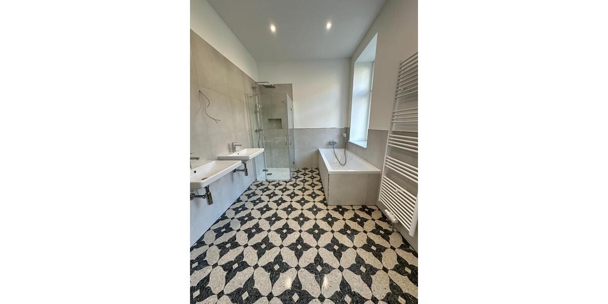 Hochparterre Limbach-Oberfrohna Oberfrohna - 3.5 Zimmer, 133 m&sup2;, 1.220&euro; | Angebot:25499877