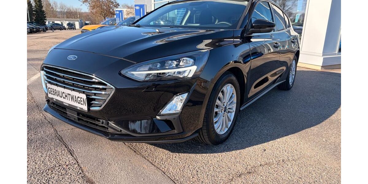 Ford Focus 17.676 km 18.940 &euro; Glauchau 08371