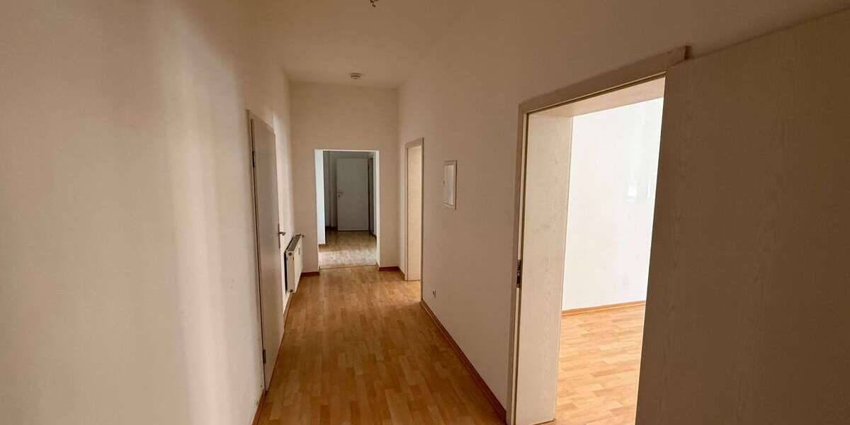 Etagenwohnung Zwickau - 3 Zimmer, 84 m&sup2;, 449&euro; | Angebot:25784246
