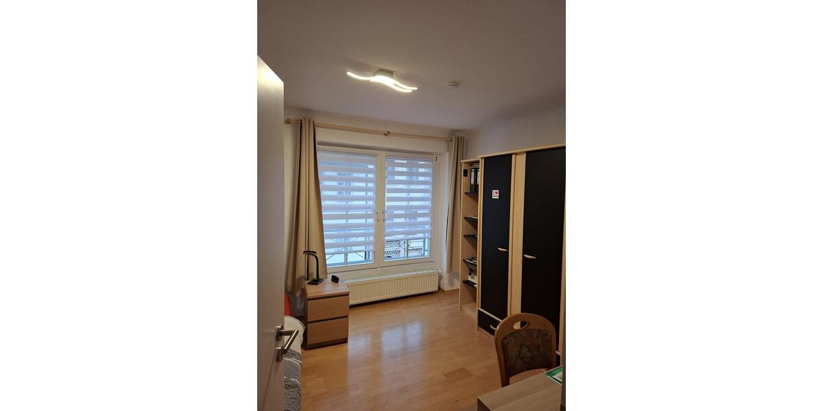 Etagenwohnung Glauchau - 3 Zimmer, 105 m&sup2;, 680&euro; | Angebot:25852117