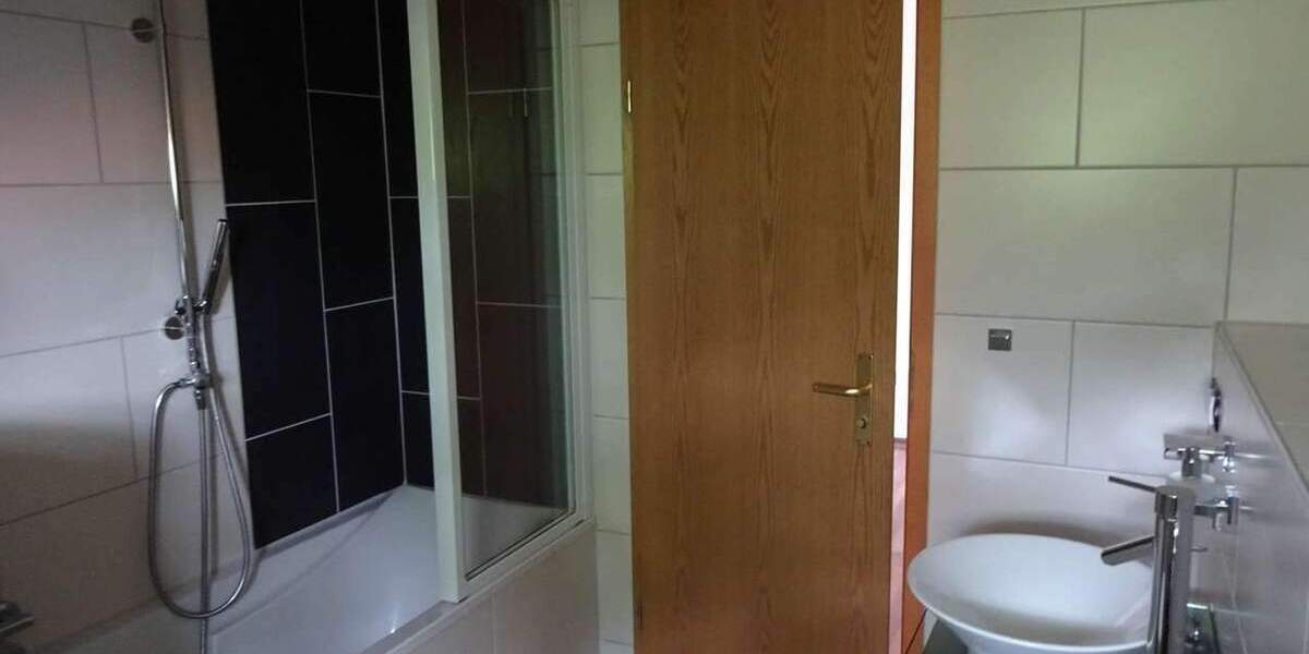 Etagenwohnung Zwickau Innenstadt - 3 Zimmer, 77 m&sup2;, 595&euro; | Angebot:25780742