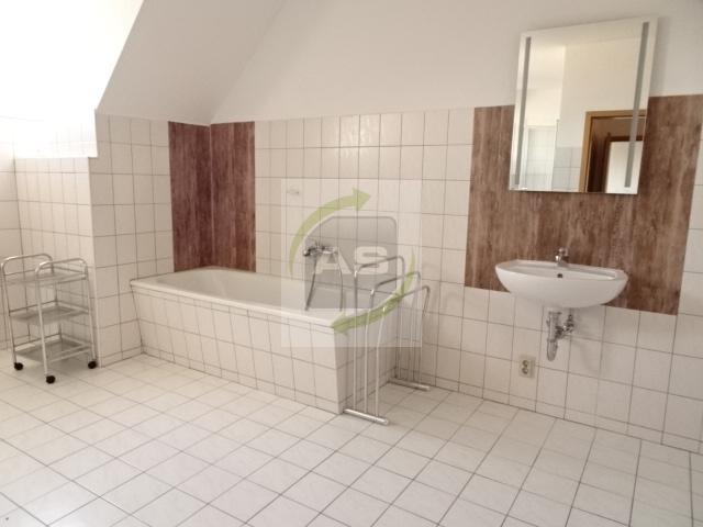 Dachgeschoßwohnung Zwickau - 3 Zimmer, 107 m&sup2;, 750&euro; | Angebot:22591271