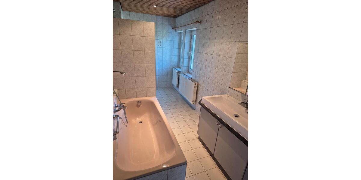 Etagenwohnung Niederwürschnitz - 2.5 Zimmer, 67 m&sup2;, 350&euro; | Angebot:26678730