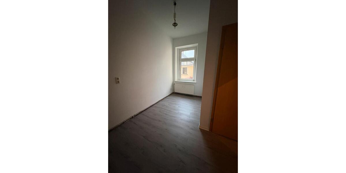 Erdgeschoßwohnung Crimmitschau - 3 Zimmer, 67 m&sup2;, 520&euro; | Angebot:25891877