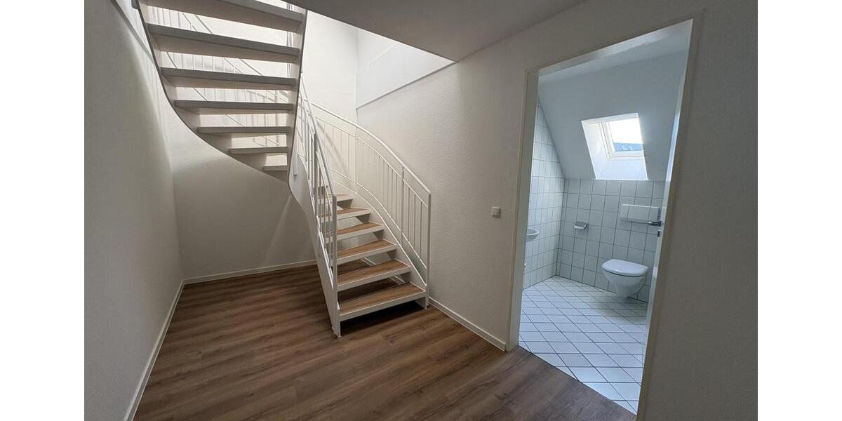 Dachgeschoßwohnung Zwickau - 2 Zimmer, 74 m&sup2;, 485&euro; | Angebot:25254334