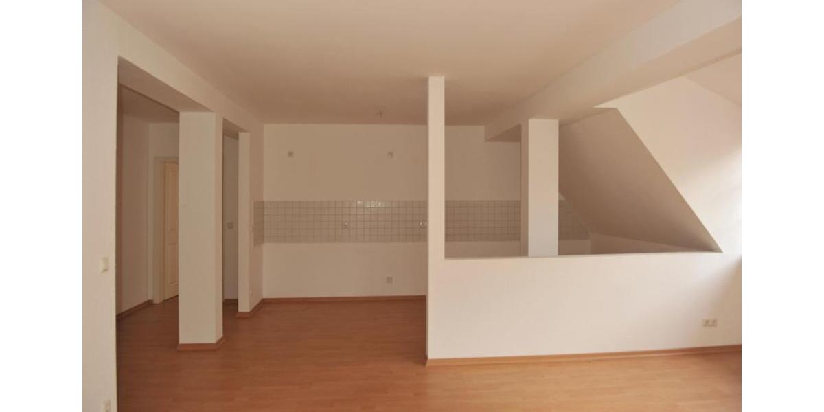 Dachgeschoßwohnung Zwickau - 2 Zimmer, 77 m&sup2;, 540&euro; | Angebot:24474774