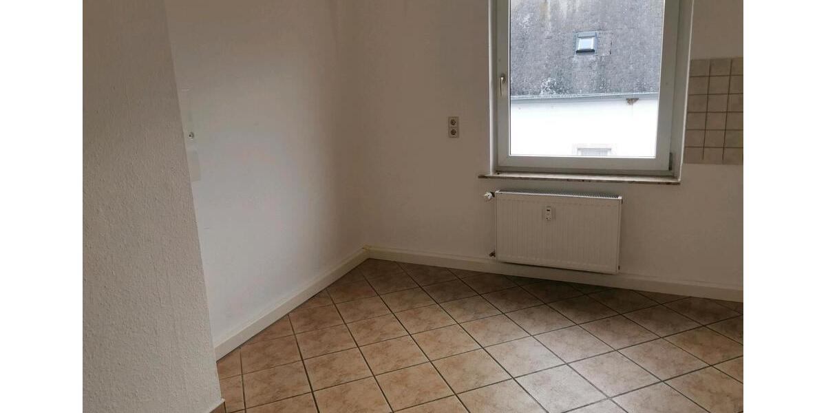 Etagenwohnung Glauchau - 4 Zimmer, 90 m&sup2;, 450&euro; | Angebot:25790609