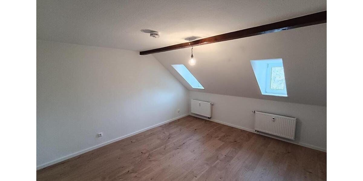 Dachgeschoßwohnung Reichenbach im Vogtland - 3 Zimmer, 74 m&sup2;, 450&euro; | Angebot:25219041