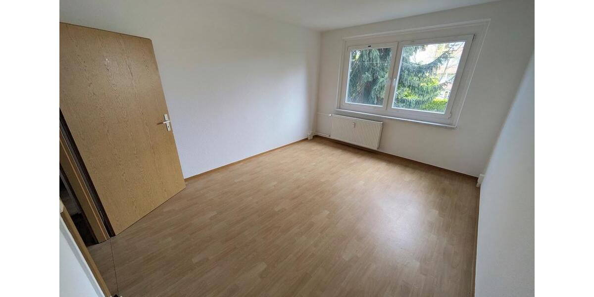 Etagenwohnung Limbach-Oberfrohna Oberfrohna - 3 Zimmer, 82 m&sup2;, 450&euro; | Angebot:25945699