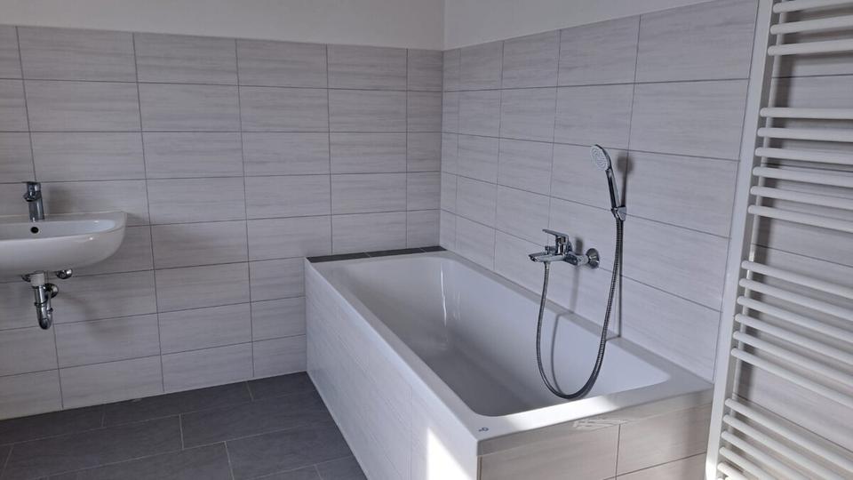 Etagenwohnung Meerane - 3 Zimmer, 120 m&sup2;, 660&euro; | Angebot:25855294