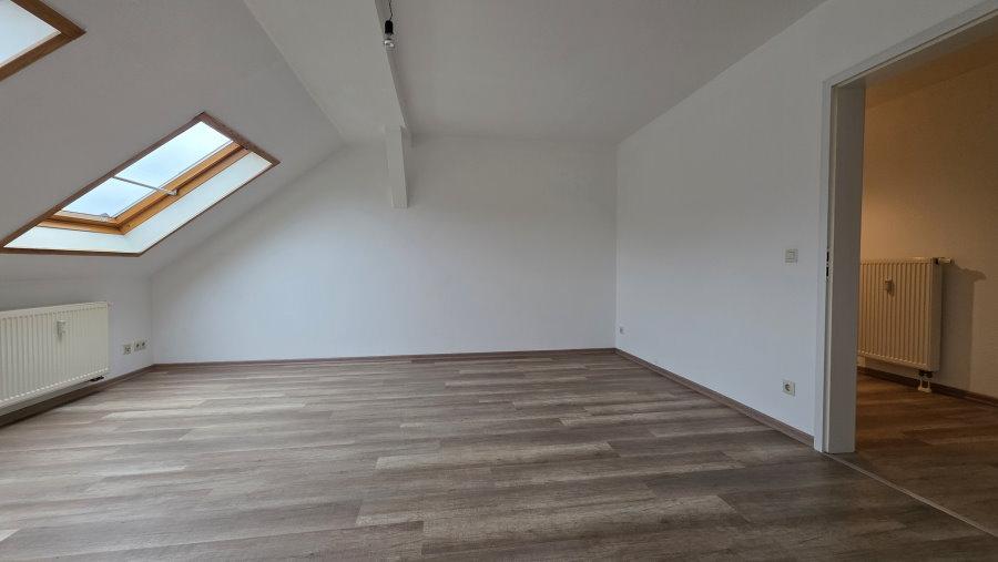 Dachgeschoßwohnung Zwickau Zwickau-Nord - 3 Zimmer, 66 m&sup2;, 380&euro; | Angebot:22307045