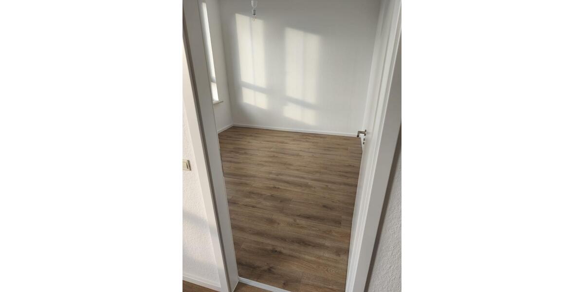 Etagenwohnung Crimmitschau - 3 Zimmer, 78 m&sup2;, 468&euro; | Angebot:24002220