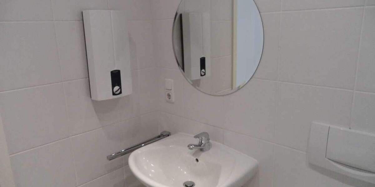 Gewerbeobjekt Zwickau Innenstadt - 2 Zimmer, 64 m&sup2;, 400&euro; | Angebot:25707528