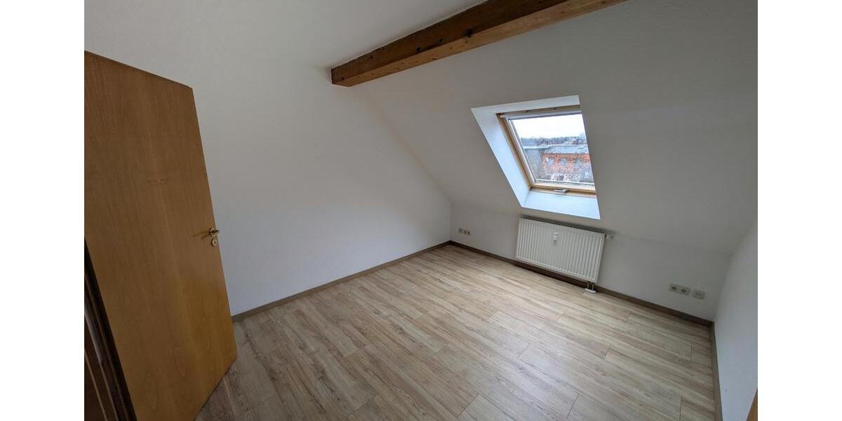 Dachgeschoßwohnung Zwickau - 4 Zimmer, 95 m&sup2;, 620&euro; | Angebot:25945678