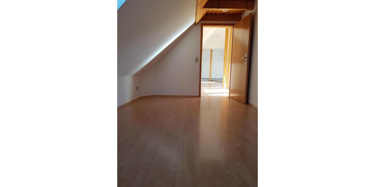 Dachgeschoßwohnung Hohenstein-Ernstthal Ernstthal - 3 Zimmer, 85 m&sup2;, 640&euro; | Angebot:25255010