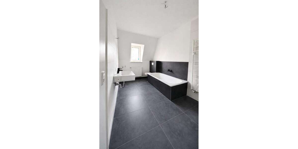 Etagenwohnung Meerane - 3 Zimmer, 71 m&sup2;, 575&euro; | Angebot:25336854