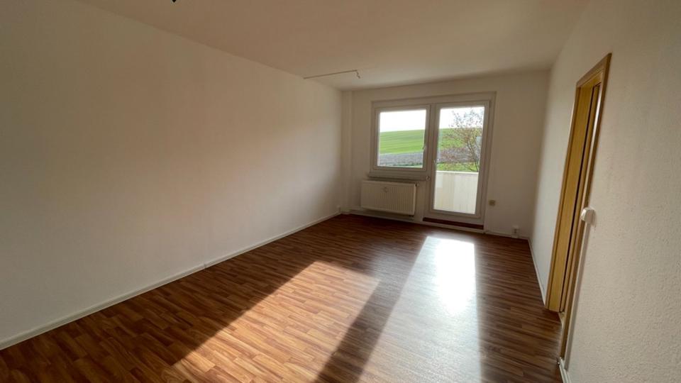 Etagenwohnung Mülsen - 3 Zimmer, 70 m&sup2;, 381&euro; | Angebot:17123626