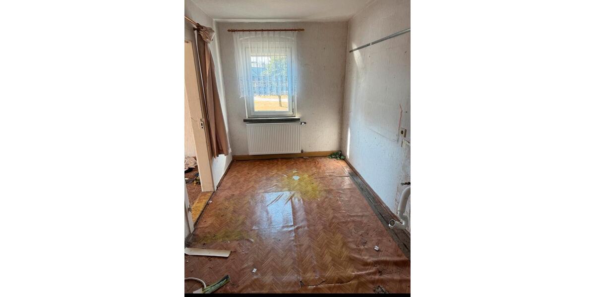 Einfamilienhaus Hohenstein-Ernstthal Ernstthal - 9 Zimmer, 140 m&sup2;, 78.000&euro; | Angebot:24615172