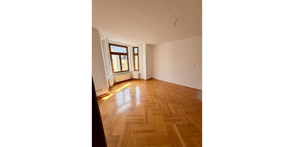 Etagenwohnung Zwickau - 4 Zimmer, 120 m&sup2;, 900&euro; | Angebot:26534400